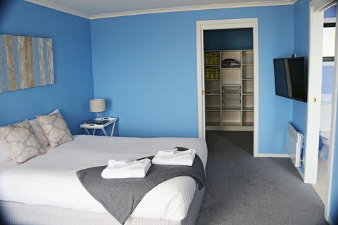 Banksy's By The Bay - Foster Accommodation 9