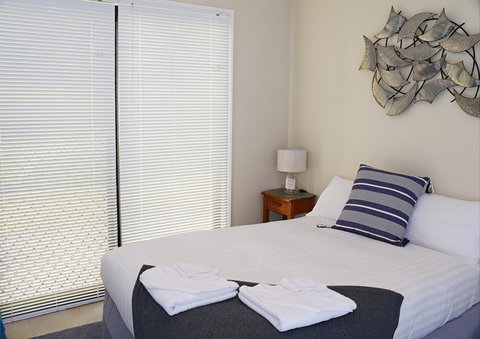 Banksy's By The Bay - Foster Accommodation 10