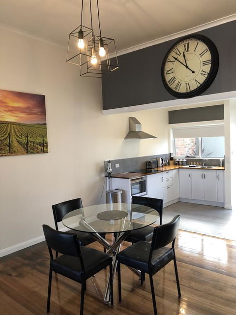 Apartment 5ive - Foster Accommodation 1