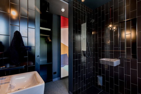 105 Mac Unique Apartments - Foster Accommodation 14