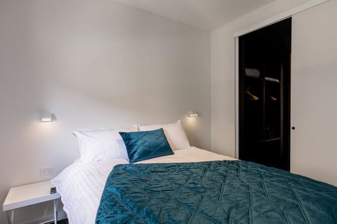 105 Mac Unique Apartments - Foster Accommodation 16