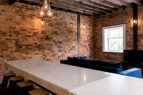 105 Mac Unique Apartments - Foster Accommodation 23