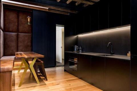 105 Mac Unique Apartments - Foster Accommodation 10