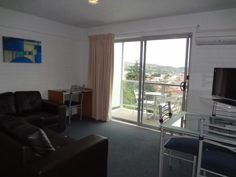 Adina Place Motel Apartments - Foster Accommodation 19