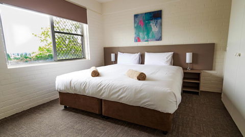 Adina Place Motel Apartments - Foster Accommodation 2
