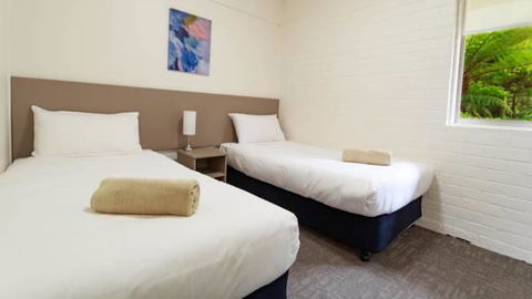 Adina Place Motel Apartments - Foster Accommodation 5