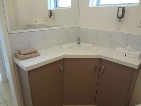 Adina Place Motel Apartments - Foster Accommodation 39