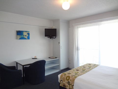Adina Place Motel Apartments - Foster Accommodation 36