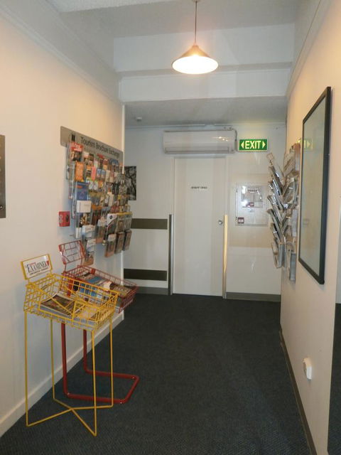 Adina Place Motel Apartments - Foster Accommodation 18