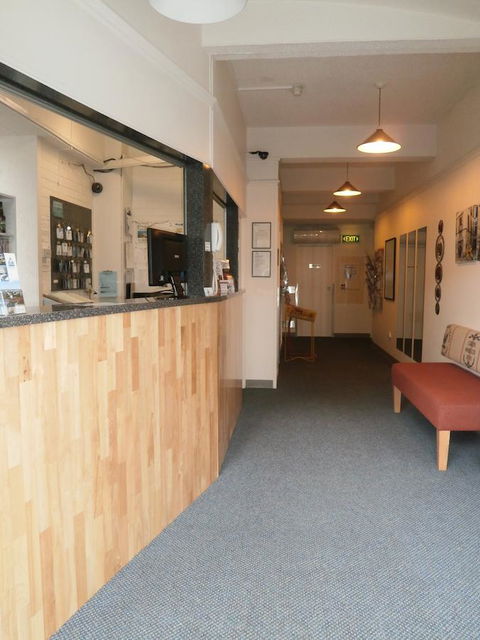 Adina Place Motel Apartments - Foster Accommodation 21