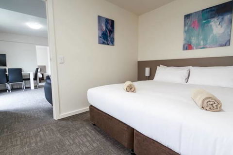 Adina Place Motel Apartments - Foster Accommodation 7