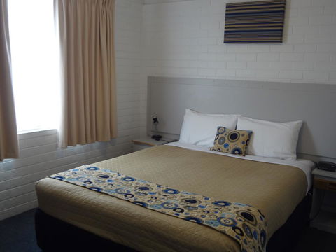 Adina Place Motel Apartments - Foster Accommodation 35