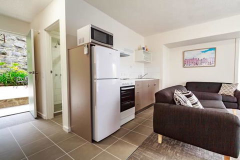 Adina Place Motel Apartments - Foster Accommodation 1