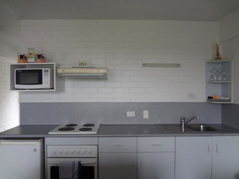 Adina Place Motel Apartments - Foster Accommodation 26