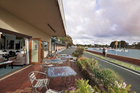 The Waterfront Wynyard - Foster Accommodation 3