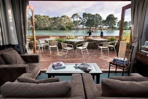 The Waterfront Wynyard - Foster Accommodation 8