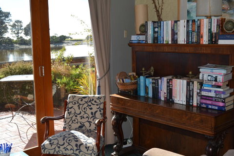 The Waterfront Wynyard - Foster Accommodation 9