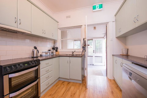 Jones On Wilson Boutique B&B - Foster Accommodation 24