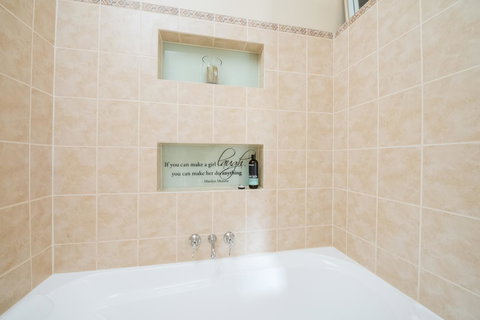 Jones On Wilson Boutique B&B - Foster Accommodation 4