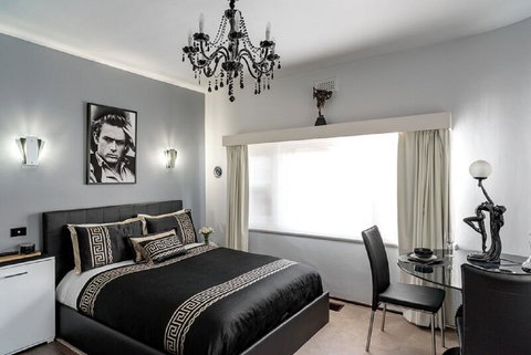 Jones On Wilson Boutique B&B - Foster Accommodation 10