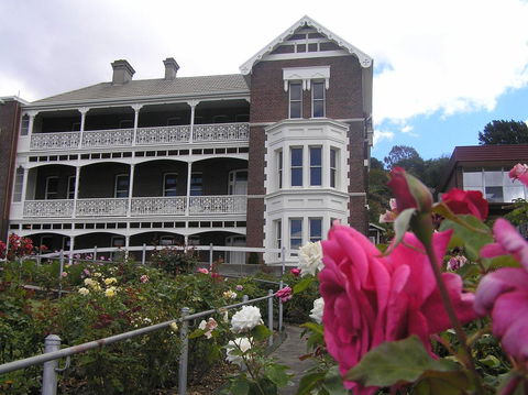 Auldington Hotel - Foster Accommodation 24
