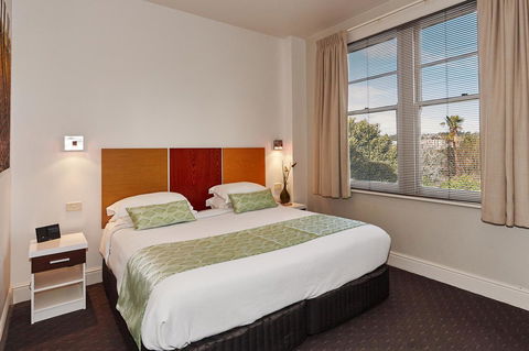 Auldington Hotel - Foster Accommodation 8
