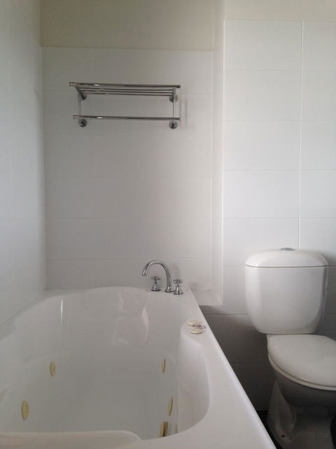 Auldington Hotel - Foster Accommodation 44