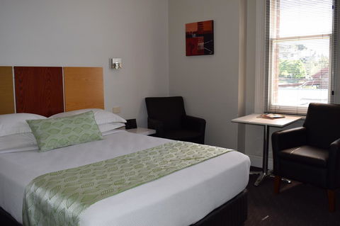 Auldington Hotel - Foster Accommodation 9