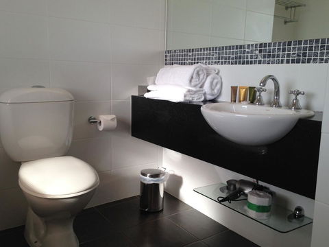 Auldington Hotel - Foster Accommodation 4