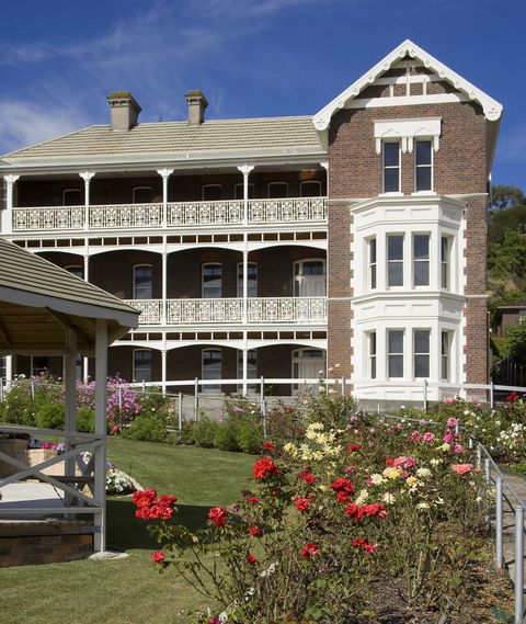 Auldington Hotel - Foster Accommodation 0