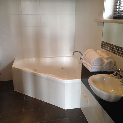 Auldington Hotel - Foster Accommodation 20