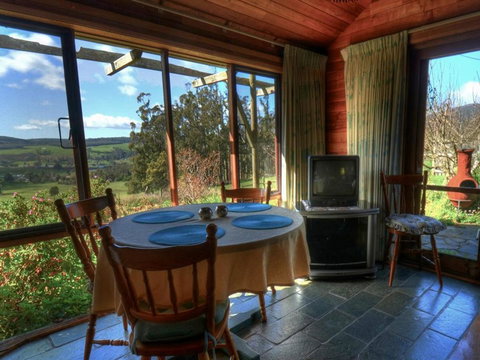 Plovers Ridge Country Retreat - Foster Accommodation 6