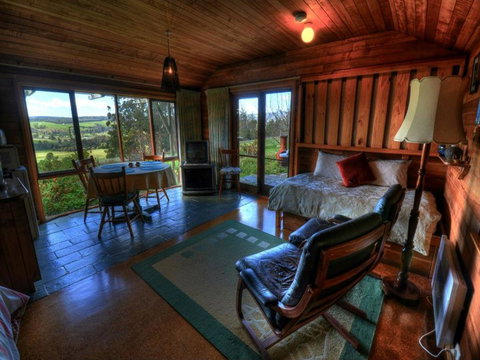 Plovers Ridge Country Retreat - Foster Accommodation 9