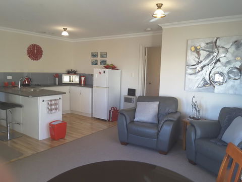On The Terrace - Foster Accommodation 7