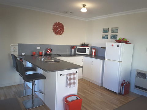On The Terrace - Foster Accommodation 32