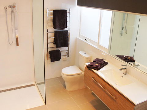 Apartment On King - Free Car - Foster Accommodation 4