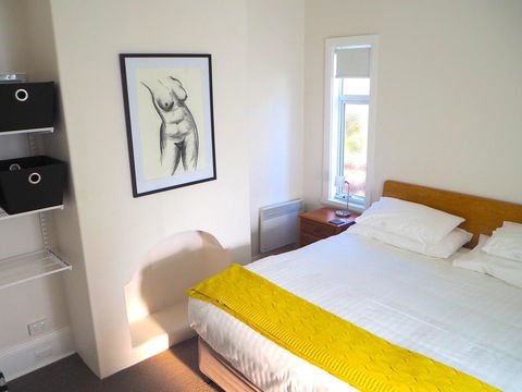 Apartment On King - Free Car - Foster Accommodation 17