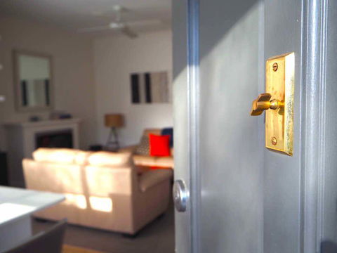 Apartment On King - Free Car - Foster Accommodation 20