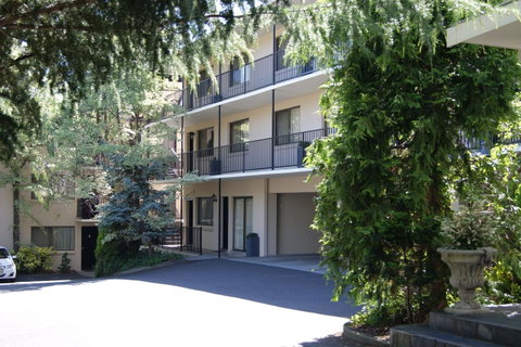 Grosvenor Court Apartments - Foster Accommodation 0