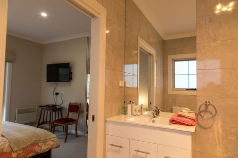 Mountain Blue Guest House - Foster Accommodation 13