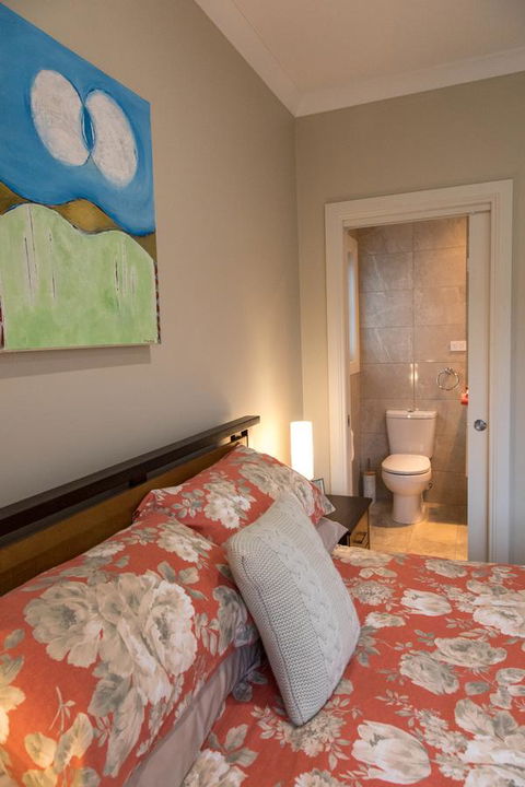 Mountain Blue Guest House - Foster Accommodation 12