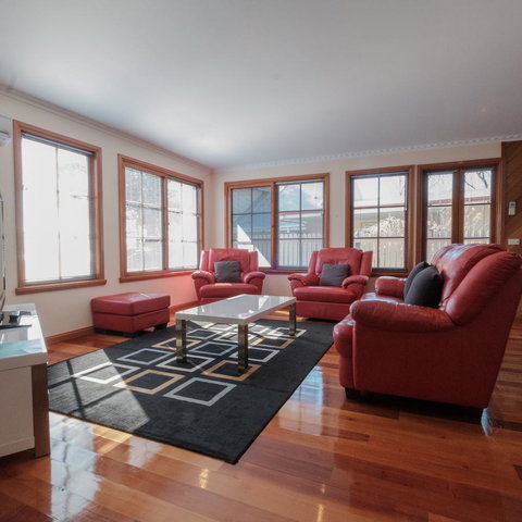 Cod Rock Point - Foster Accommodation 8