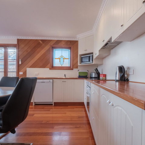 Cod Rock Point - Foster Accommodation 9