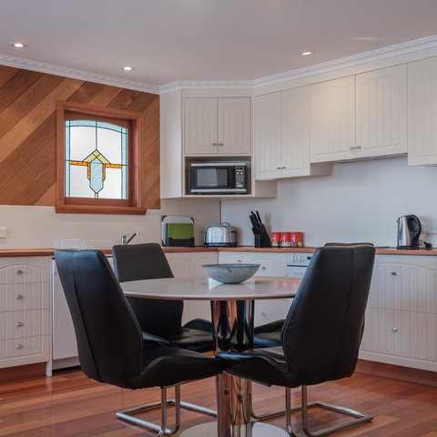 Cod Rock Point - Foster Accommodation 10