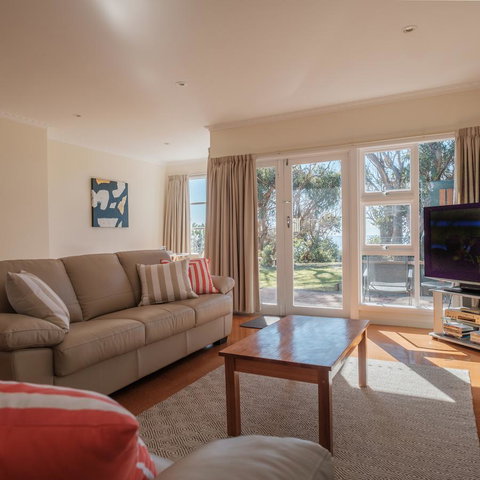 Cod Rock Point - Foster Accommodation 17