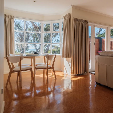 Cod Rock Point - Foster Accommodation 13