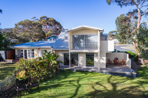 Cod Rock Point - Foster Accommodation 2