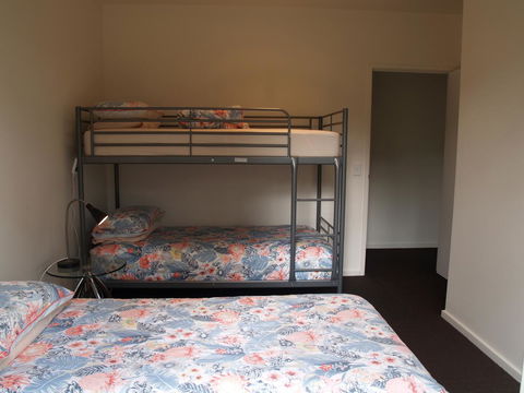 Craggy Peaks Wilderness Cabins - Foster Accommodation 2