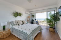 NEW Beautiful 2 Bed Ocean Views in Broadbeach