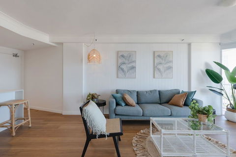 NEW Beautiful 2 Bed Ocean Views In Broadbeach - Foster Accommodation 1